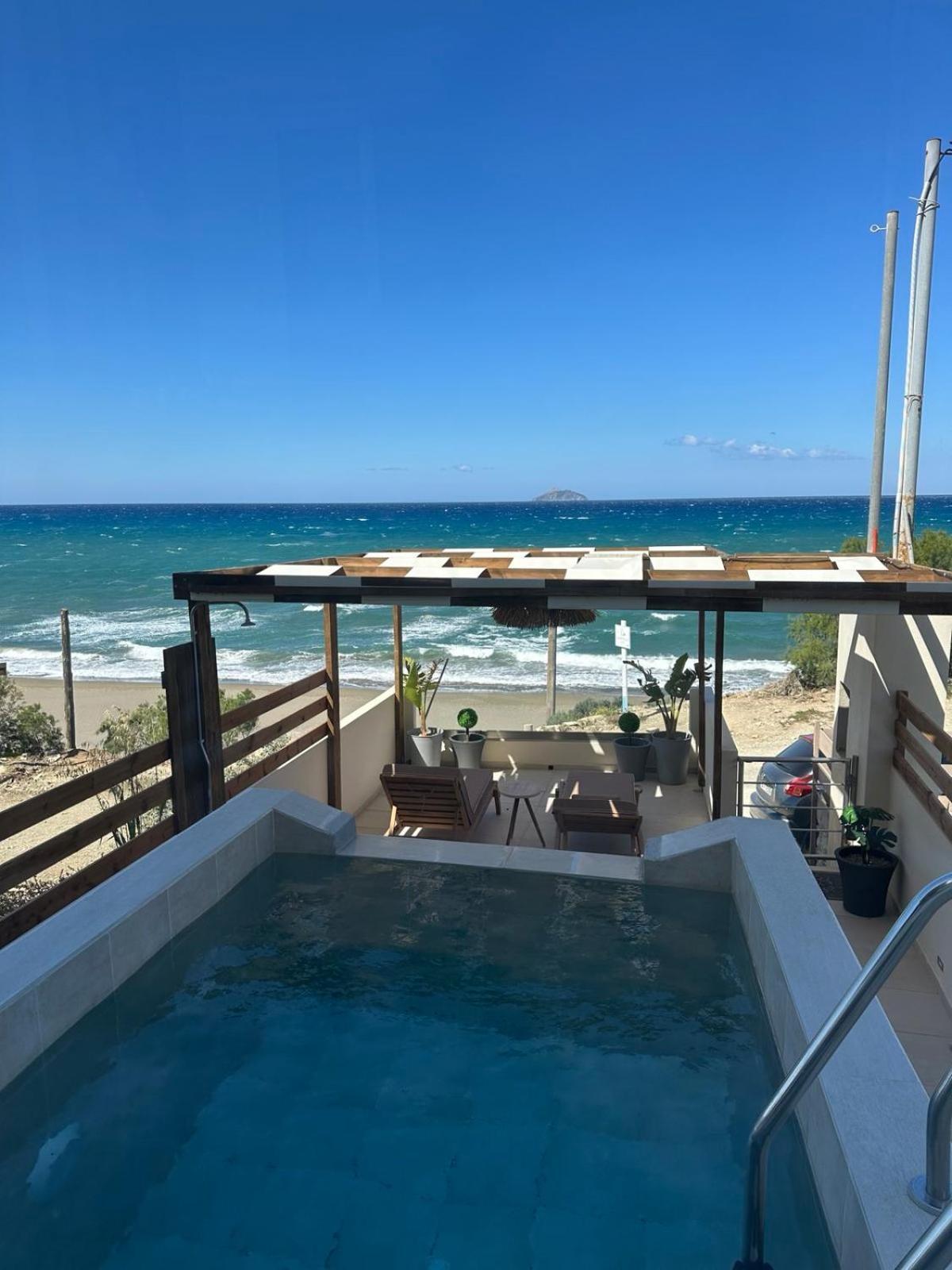 Stella & Eleni Suite With Shared Pool & Open View Каламаки Экстерьер фото